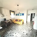 Apartment Tropicana One Bedroom Flat T1 With Ac Portatil, Garden And Parking Place