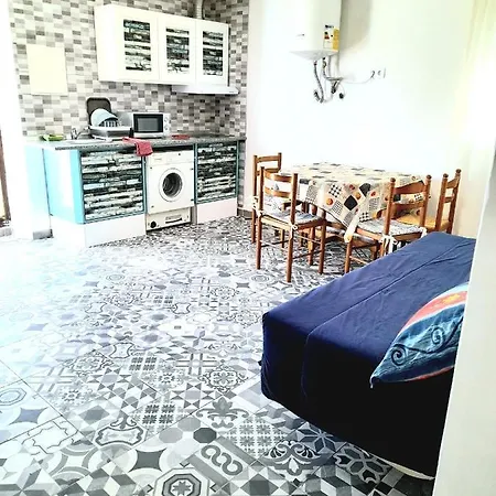 Bali Tropicana One Bedroom Flat T1 With Ac Portatil, Garden, Parking Place 阿尔布费拉