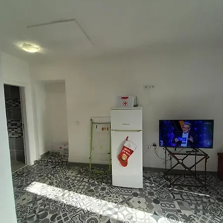 Tropicana One Bedroom Flat T1 With Ac Portatil, Garden And Parking Place Albufeira