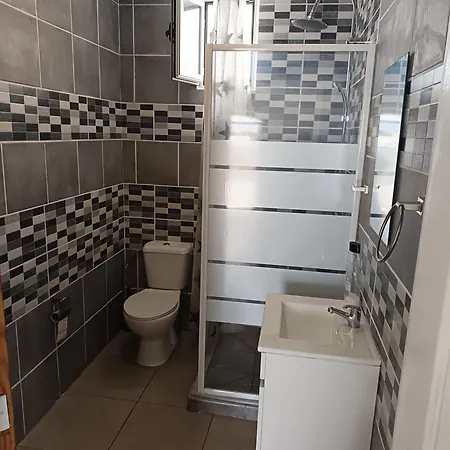 Bali Tropicana One Bedroom Flat T1 With Ac Portatil, Garden, Parking Place 阿尔布费拉
