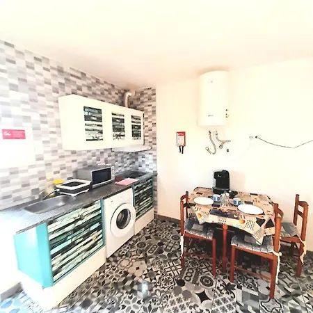 Apartament Bali Tropicana One Bedroom Flat T1 With Ac Portatil, Garden, Parking Place
